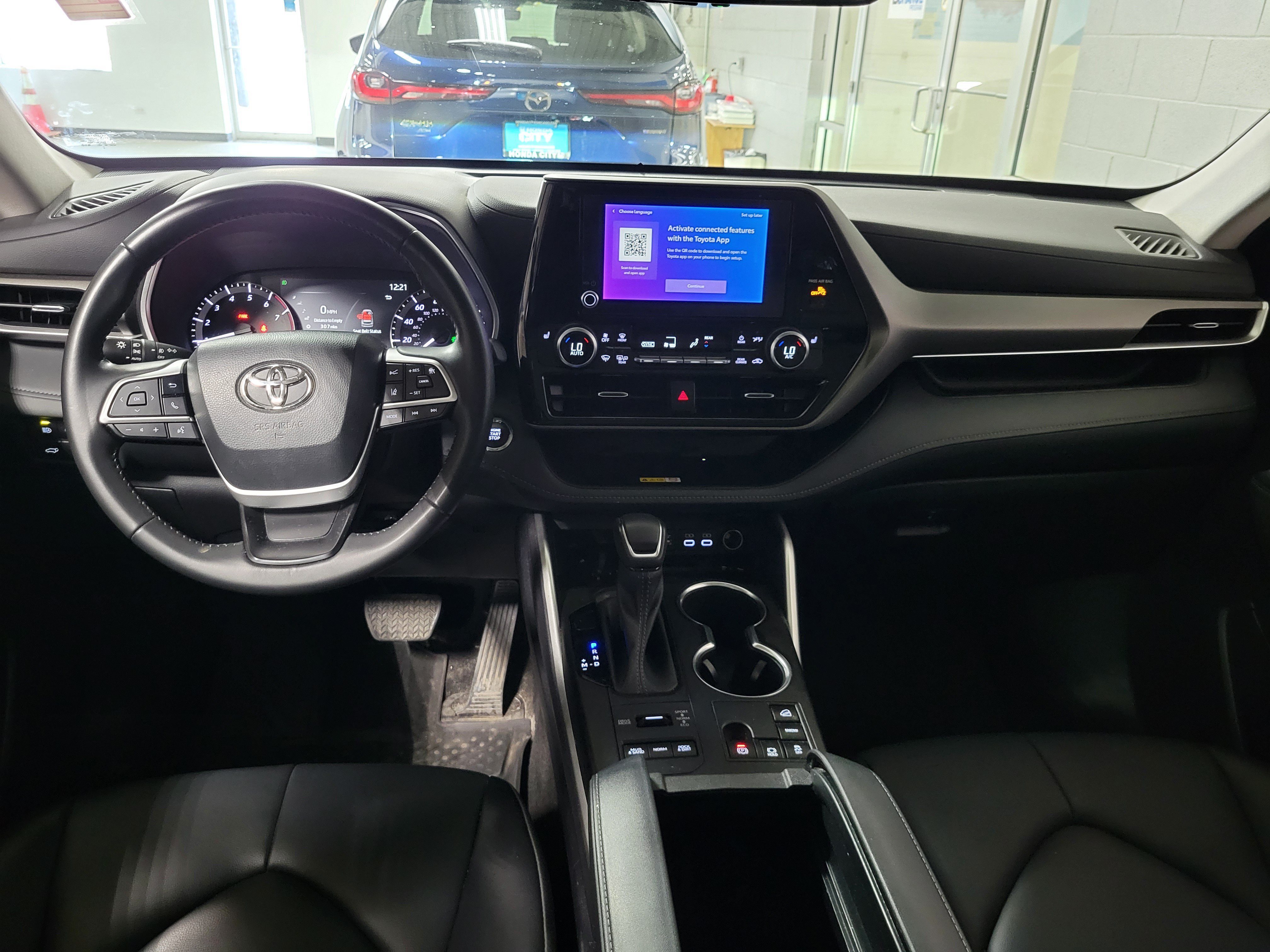 Used 2023 Toyota Highlander XLE AWD/4WD image 13