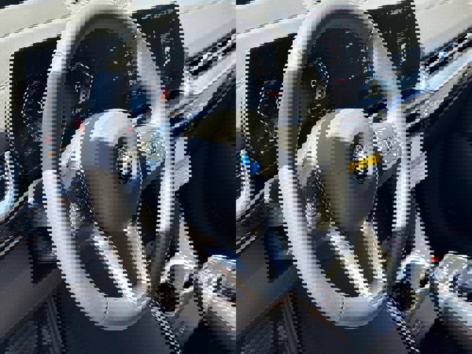 New 2026 BMW X2 xDrive28i w/ Technology Package image 2