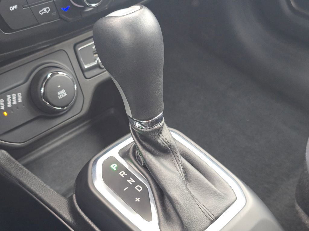 Used 2023 Jeep Renegade Latitude AWD/4WD image 28