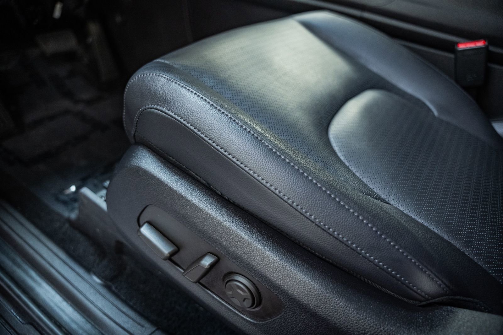 Used 2025 Kia Carnival SX Prestige image 41