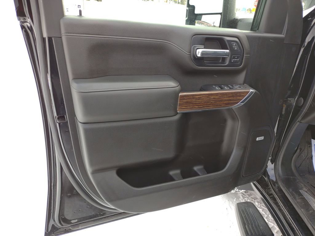 Used 2022 Chevrolet Silverado 3500 High Country image 10