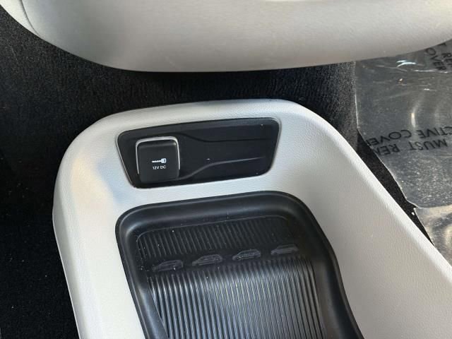 Used 2023 Chrysler Pacifica Touring-L FWD image 28