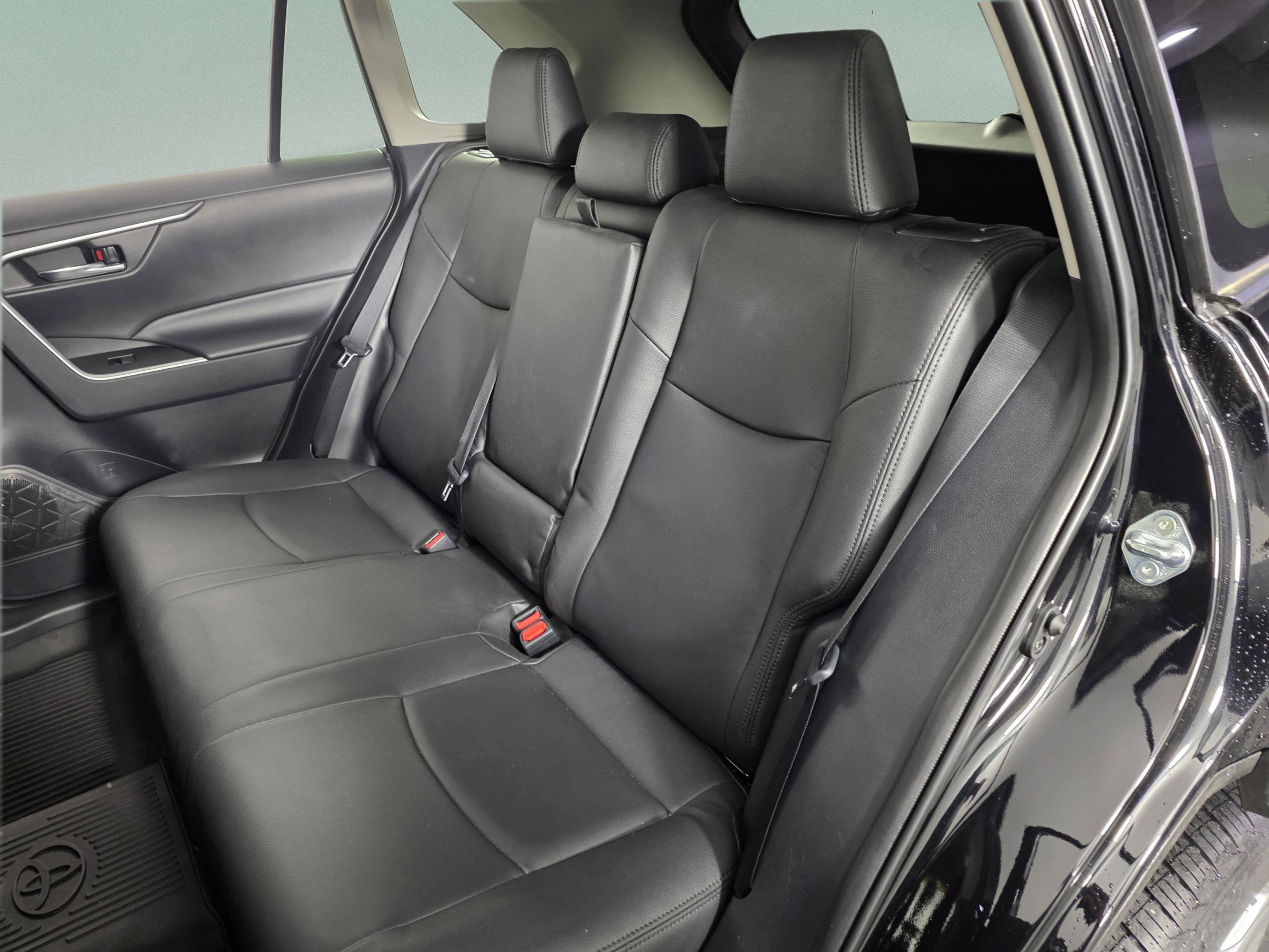 Used 2021 Toyota RAV4 XLE image 23