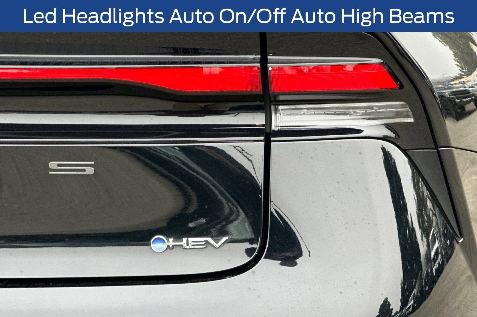 Used 2024 Toyota Prius LE FWD image 33