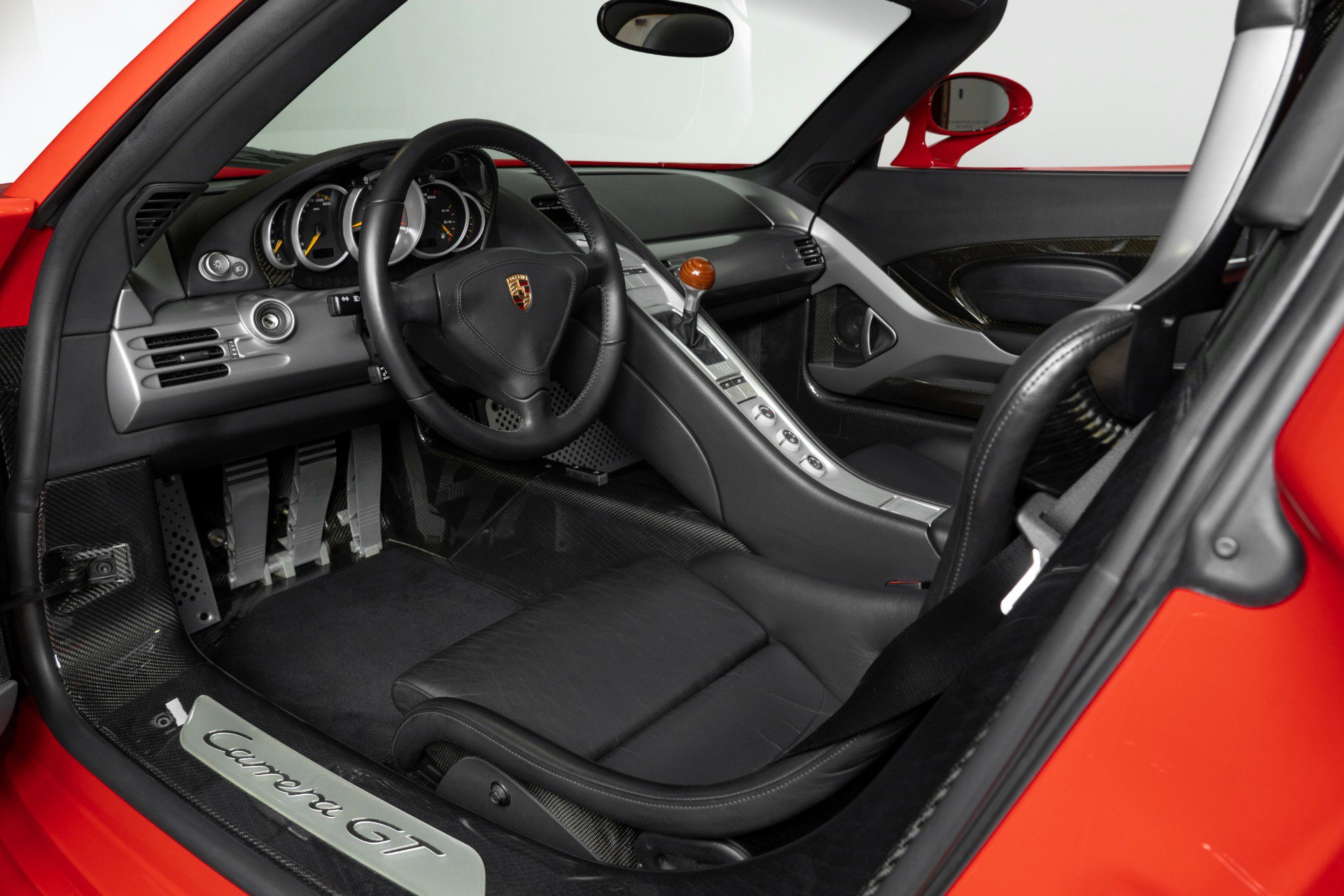 Used 2004 Porsche Carrera GT image 13