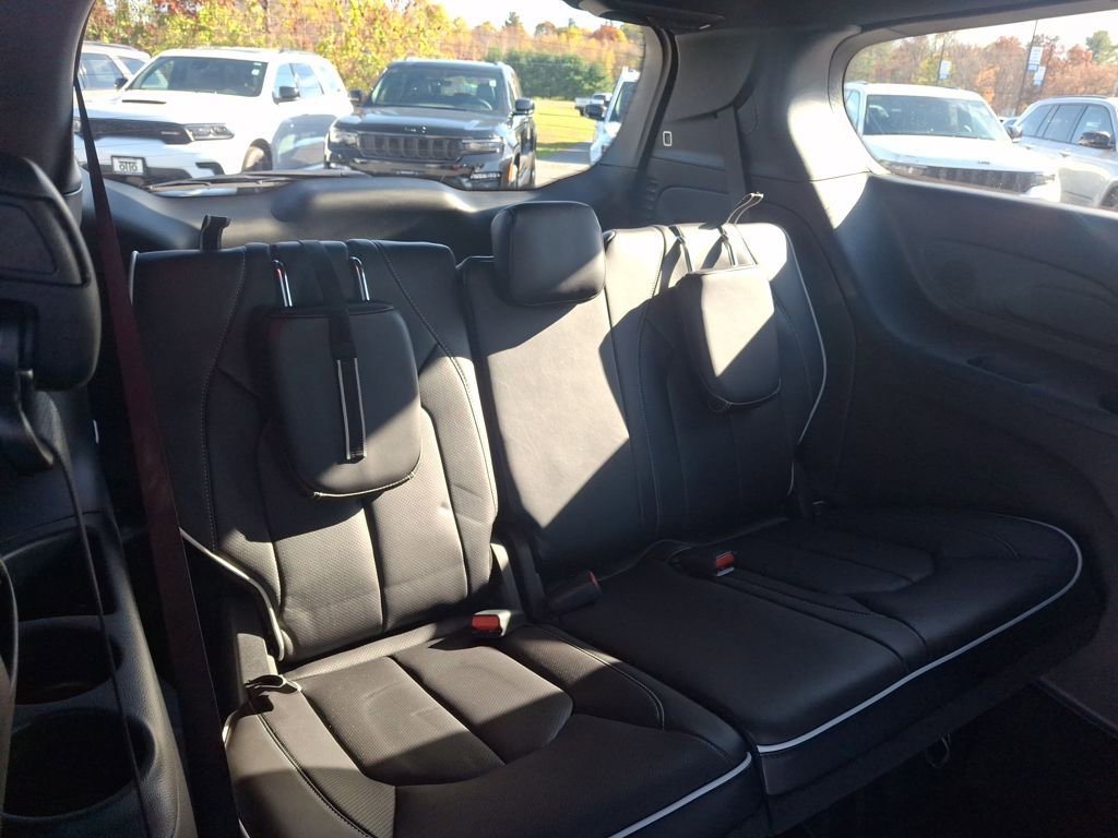 New 2026 Chrysler Pacifica Limited w/ S Appearance Package image 15