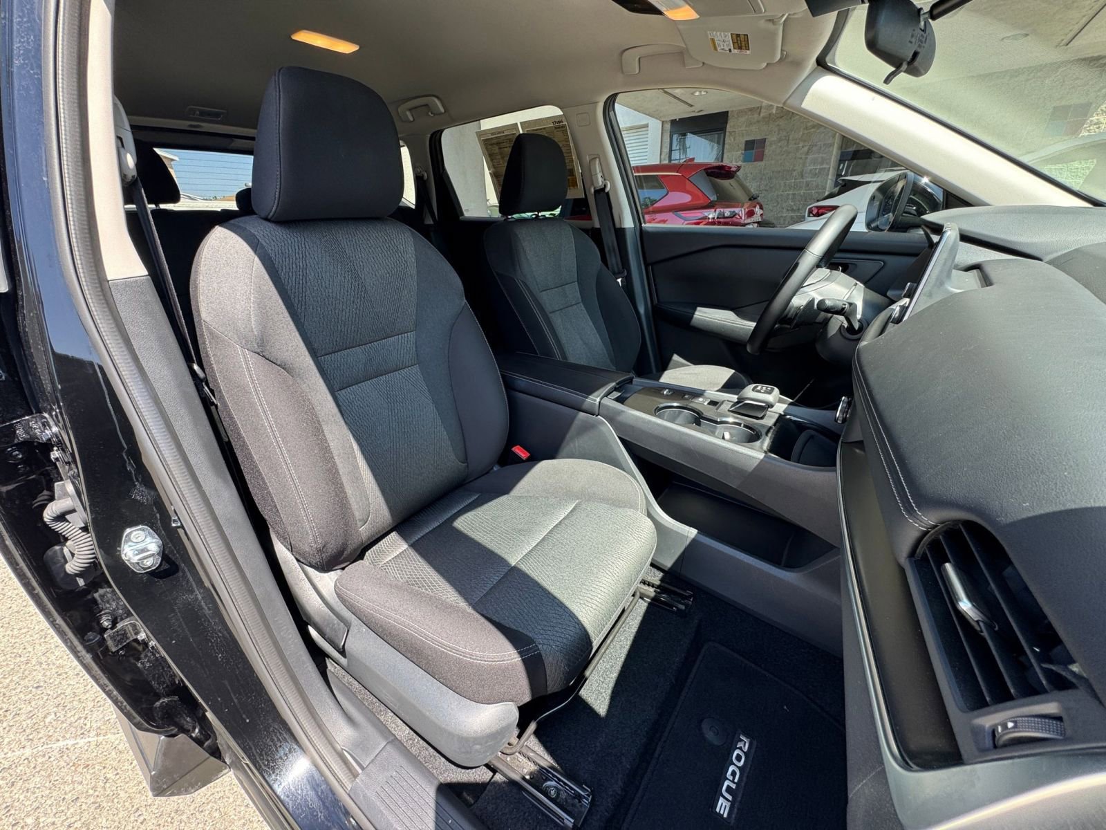 Used 2025 Nissan Rogue SV FWD image 38