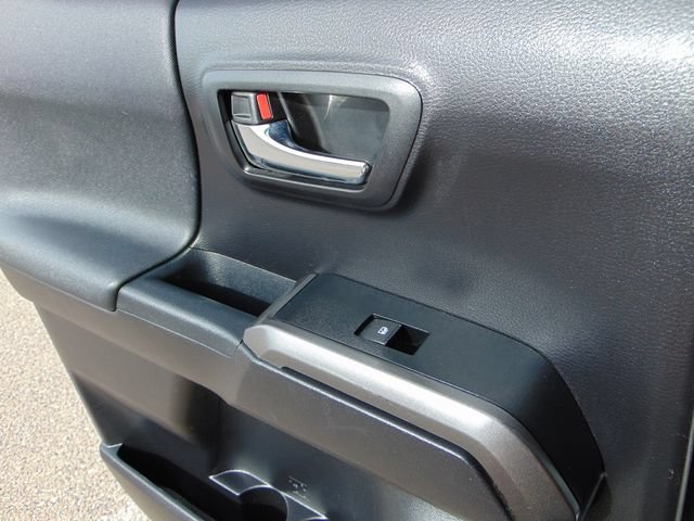 Used 2020 Toyota Tacoma TRD Sport AWD/4WD image 23