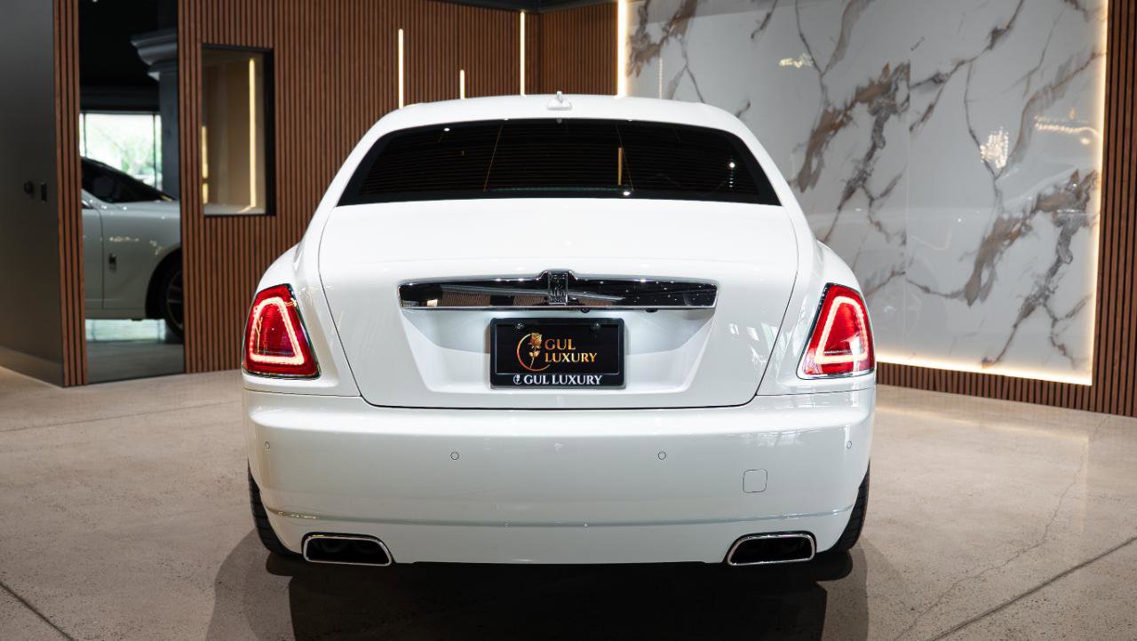 Used 2017 Rolls-Royce Ghost image 8