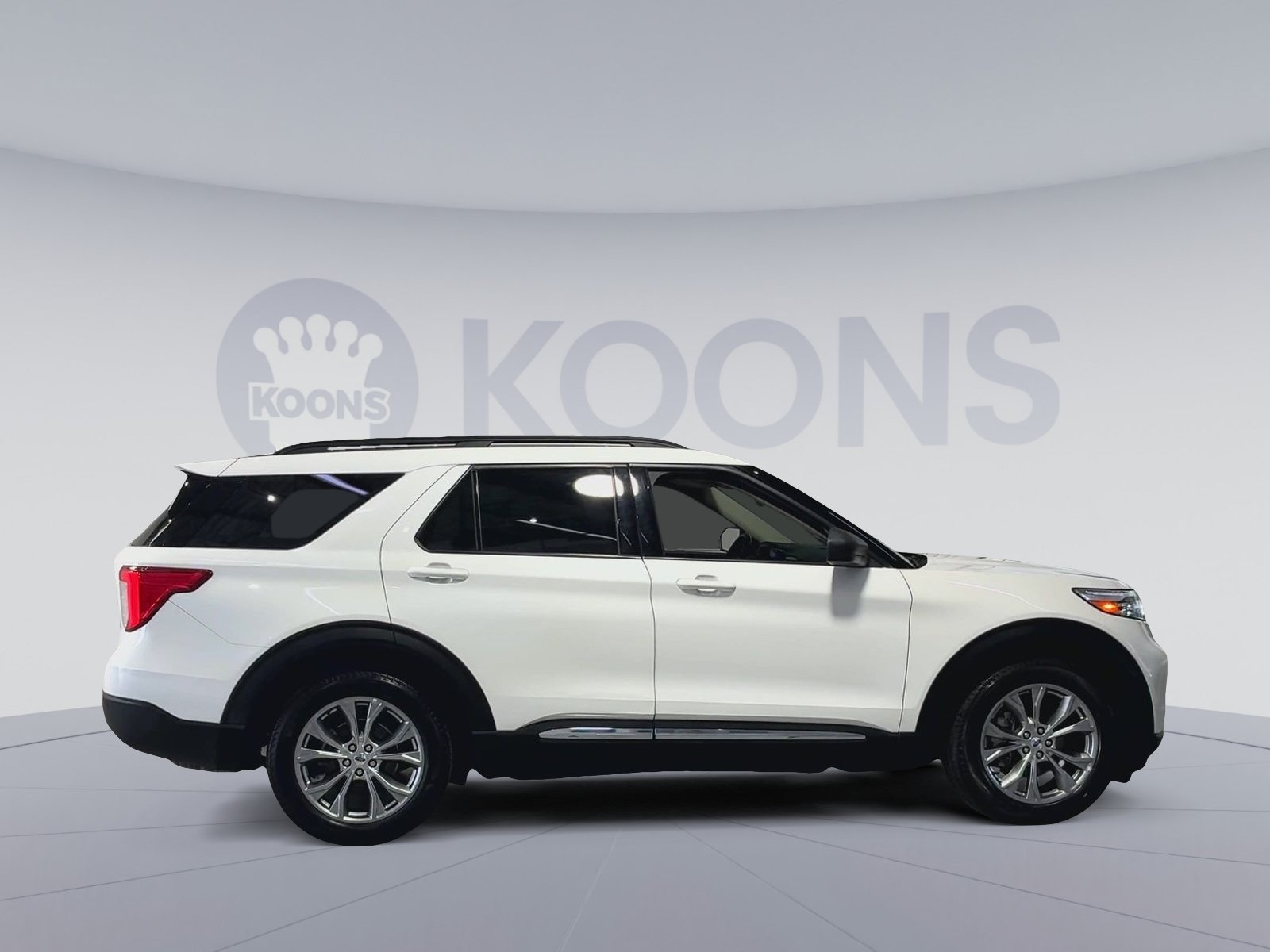 Used 2022 Ford Explorer XLT w/ Equipment Group 202A AWD/4WD image 12