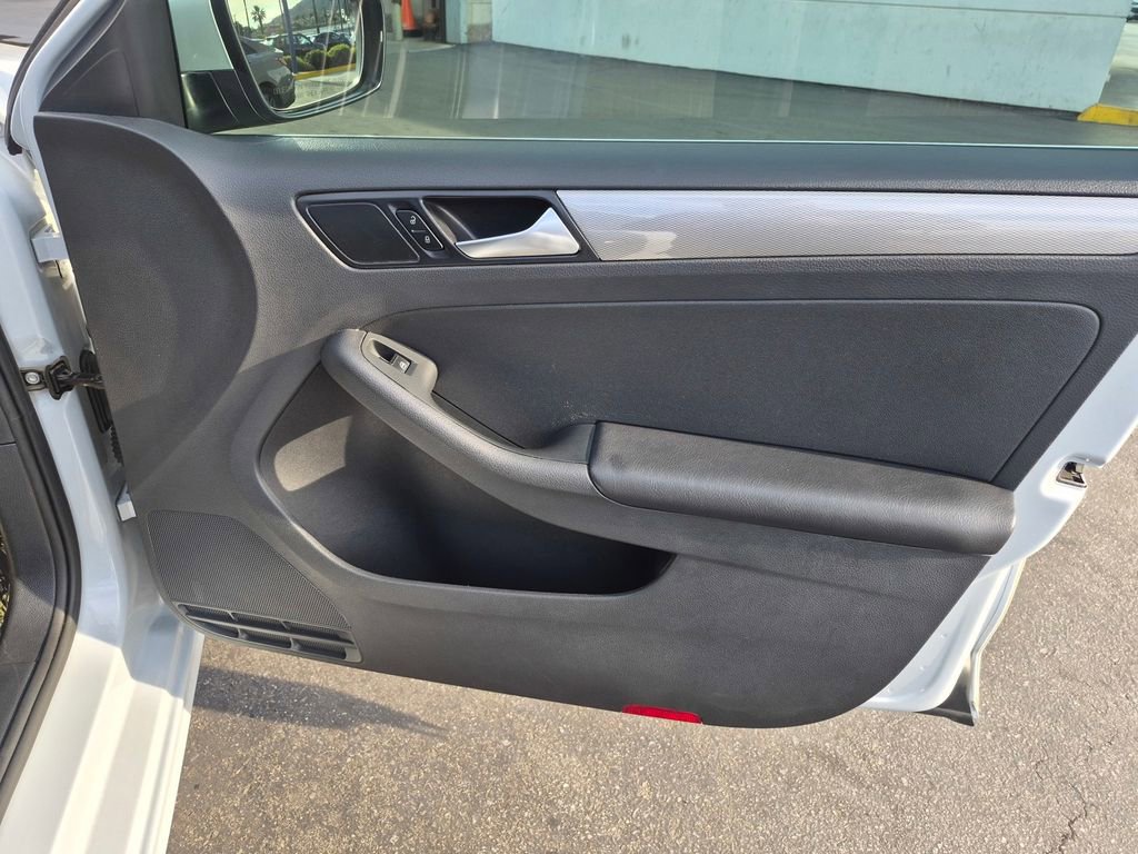 Used 2018 Volkswagen Jetta SE image 33