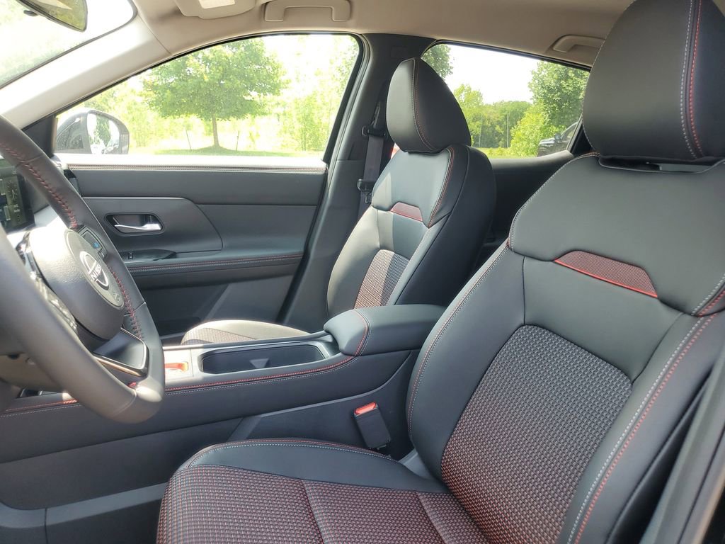 New 2025 Nissan Kicks SR AWD/4WD image 11