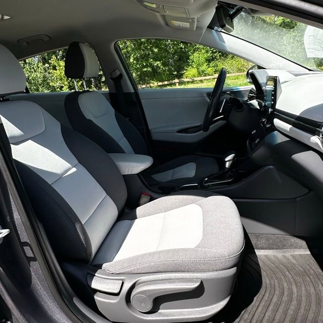 Used 2020 Hyundai Ioniq SEL FWD image 25