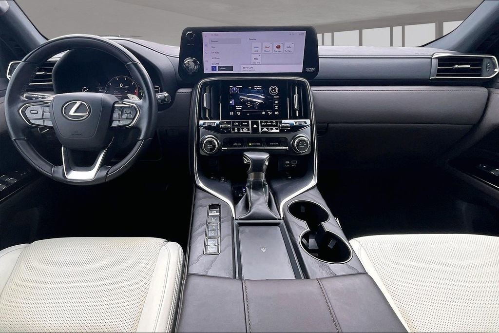 Used 2022 Lexus LX 600 4WD w/ Appearance Package image 14