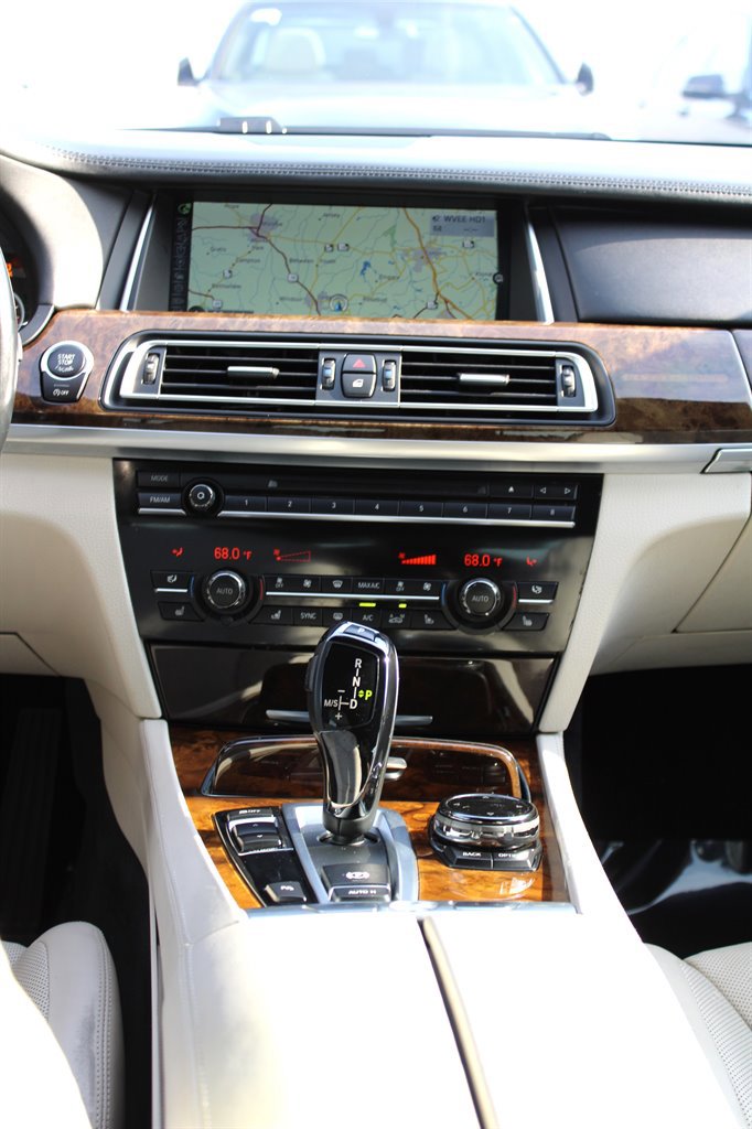 Used 2014 BMW 750Li RWD image 12