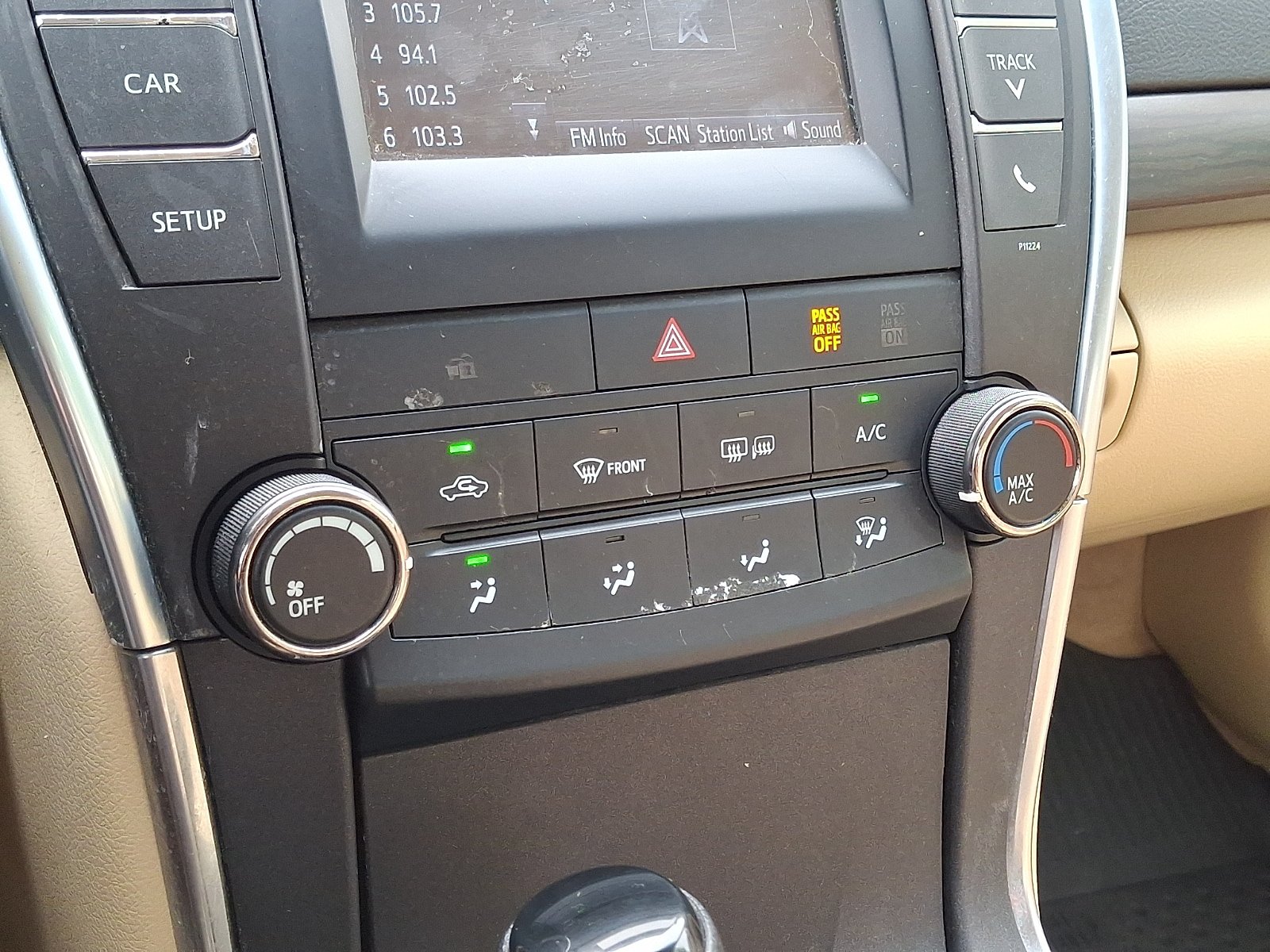 Used 2016 Toyota Camry LE FWD image 16