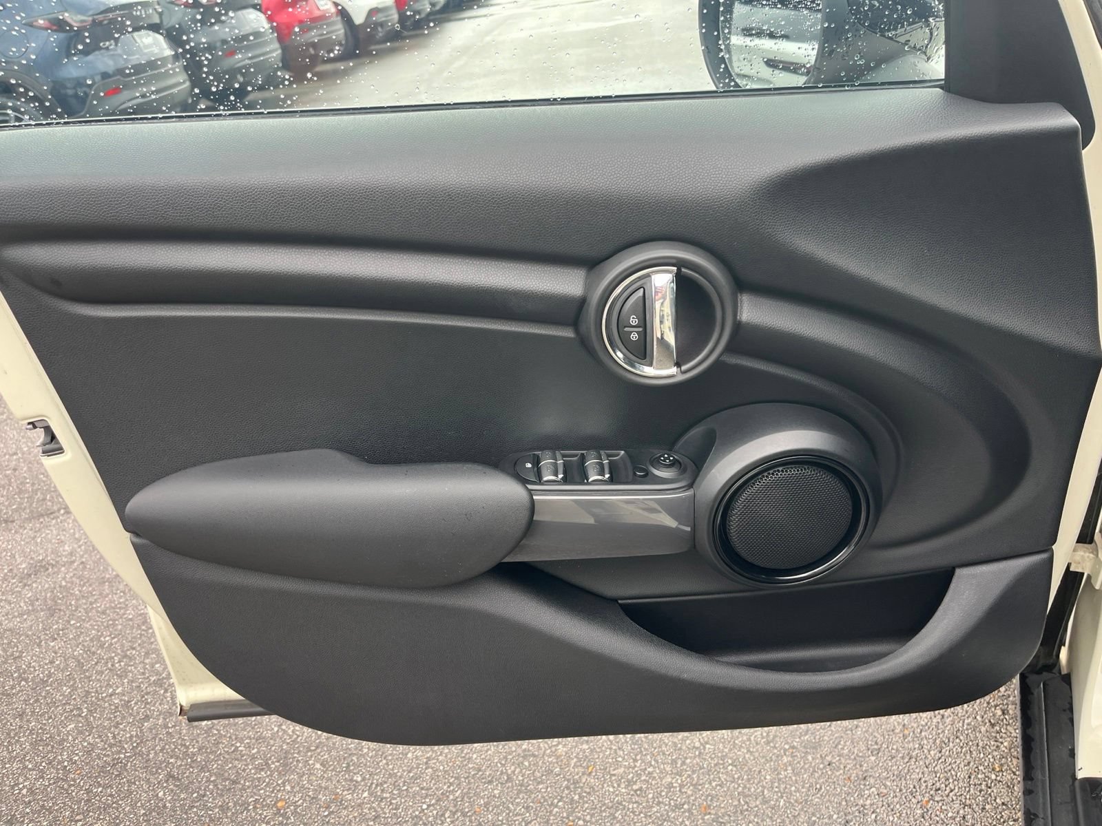 Used 2016 MINI Cooper 4-Door Hardtop FWD image 11