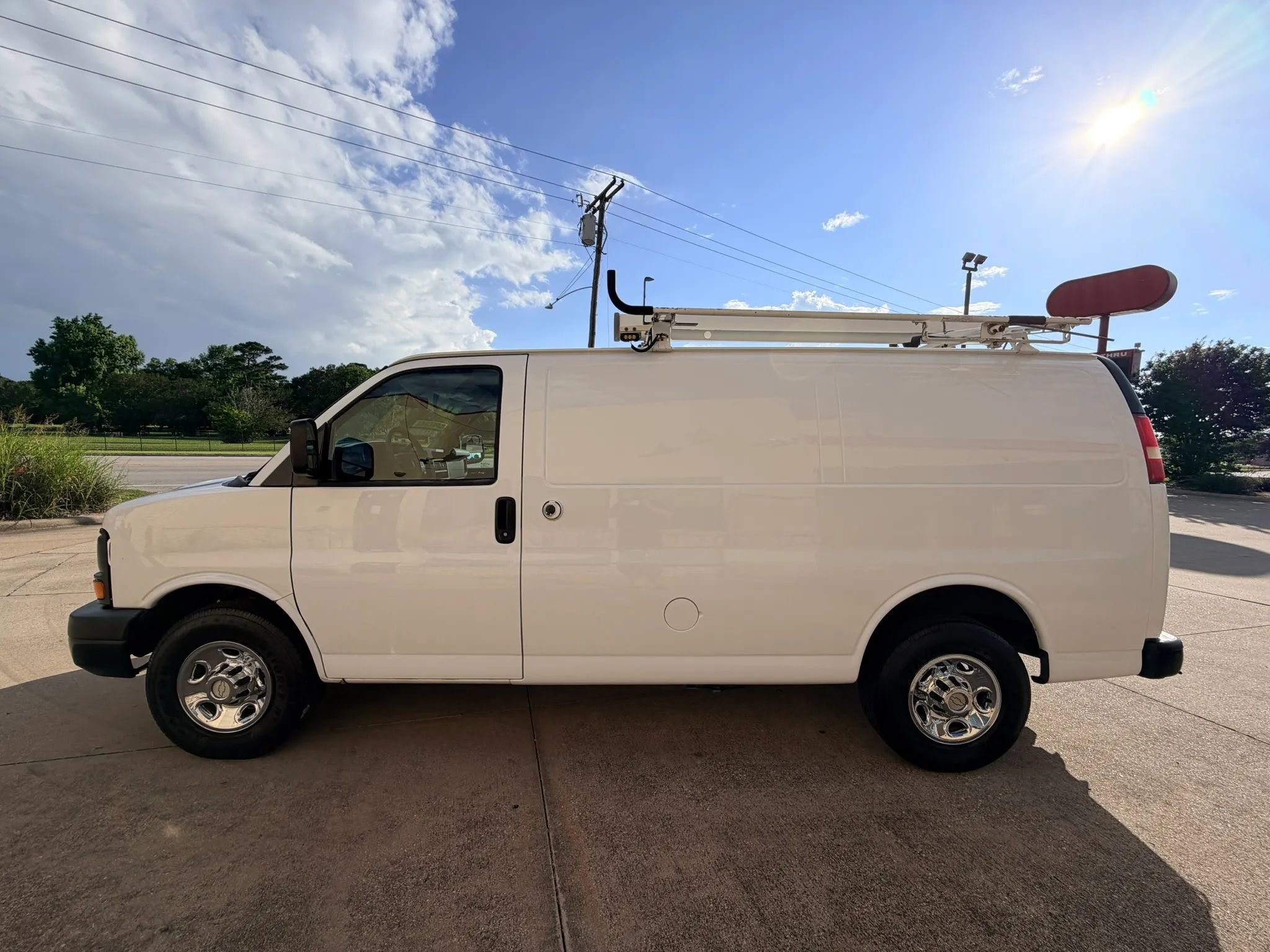 Used 2013 Chevrolet Express 2500 RWD image 2