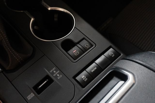 Used 2022 Toyota Highlander L FWD image 30