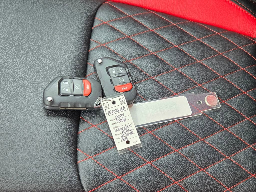 Used 2024 Jeep Wrangler Unlimited Rubicon w/ Technology Group AWD/4WD image 10