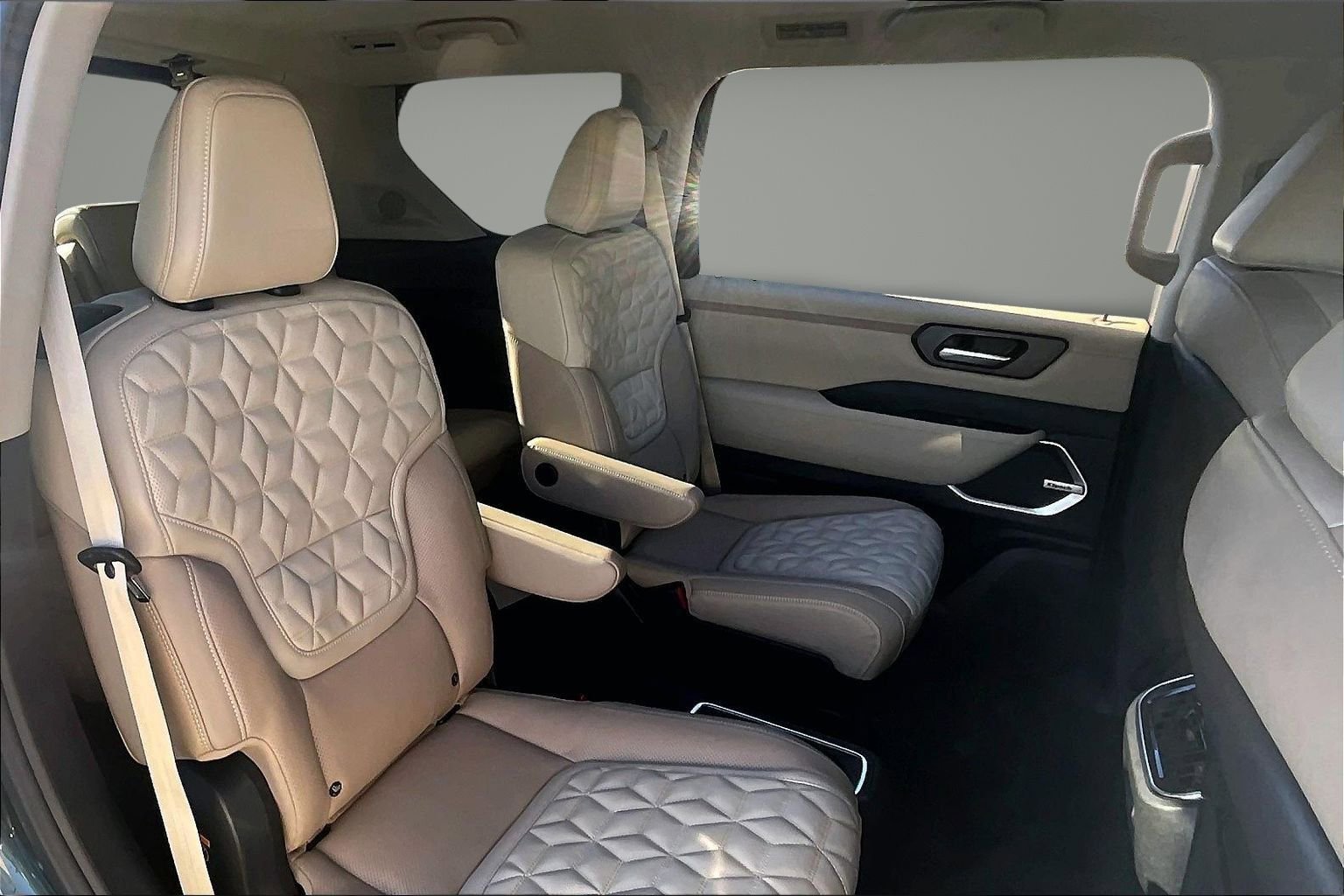 New 2026 Nissan Armada Platinum image 10