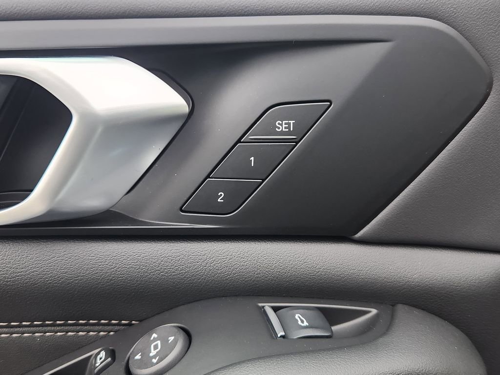 New 2026 BMW X5 xDrive50e image 17