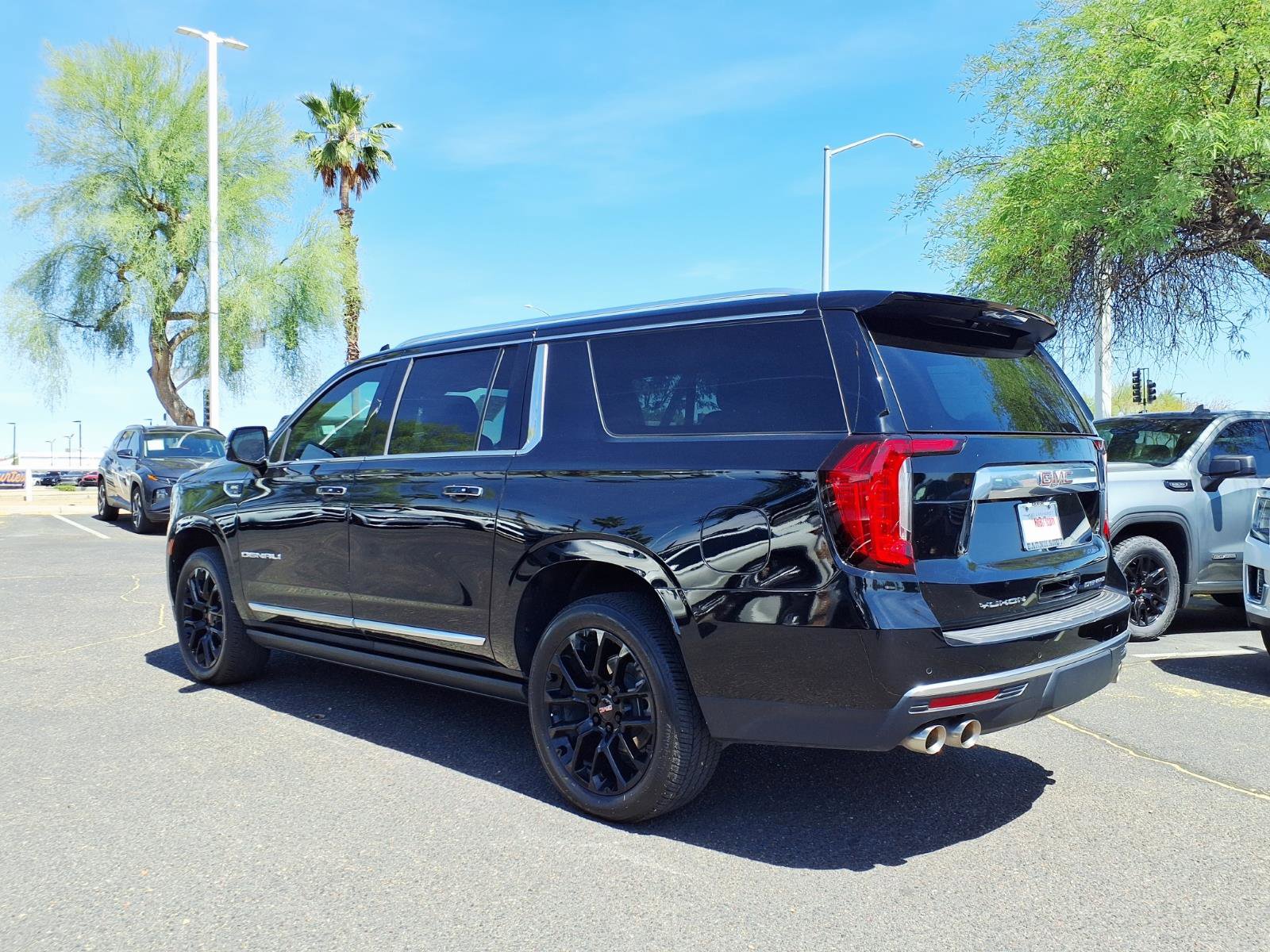 Used 2023 GMC Yukon XL Denali image 8