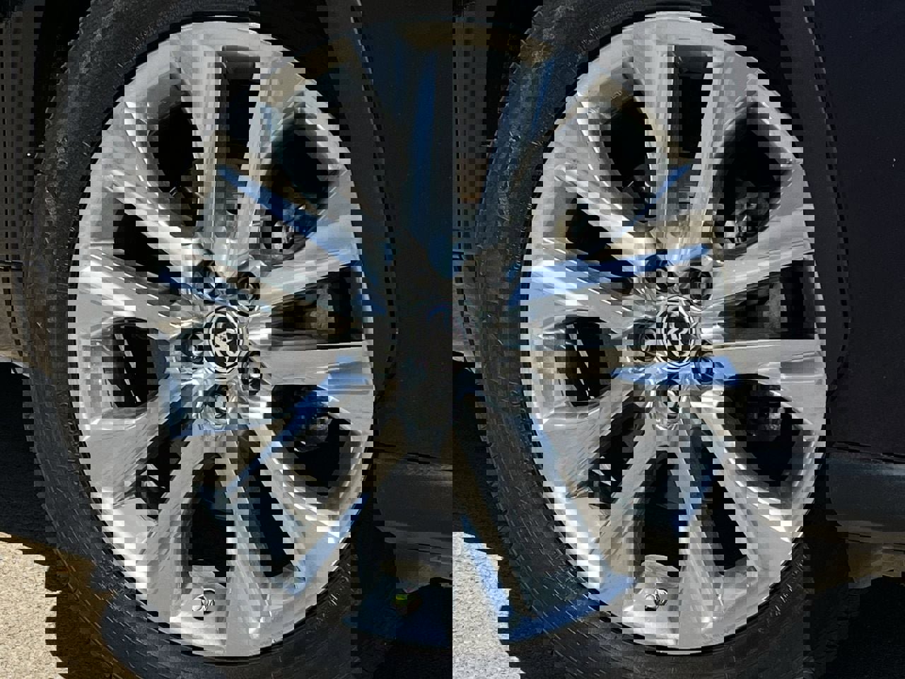 Used 2023 Toyota Highlander Limited FWD image 31