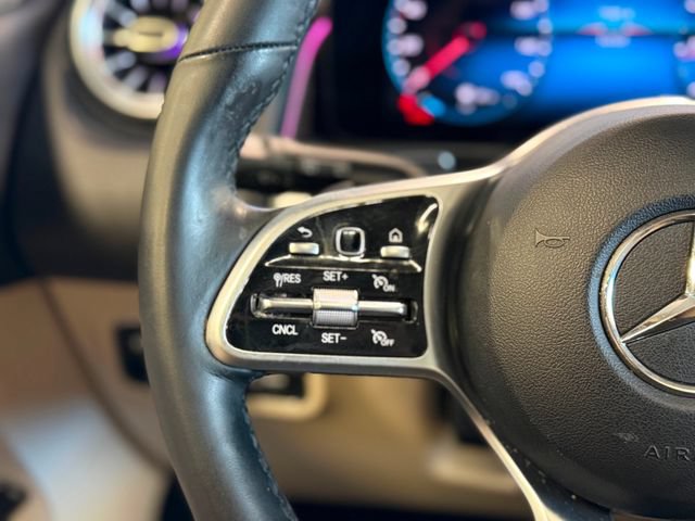 Used 2023 Mercedes-Benz GLB 250 4MATIC w/ Premium Package image 28