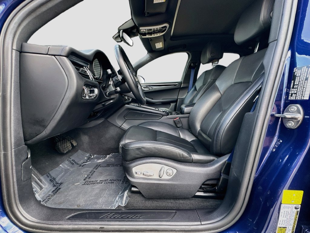 Certified 2024 Porsche Macan AWD/4WD image 5