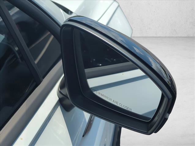 Used 2022 Volkswagen Tiguan SE R-Line FWD image 11
