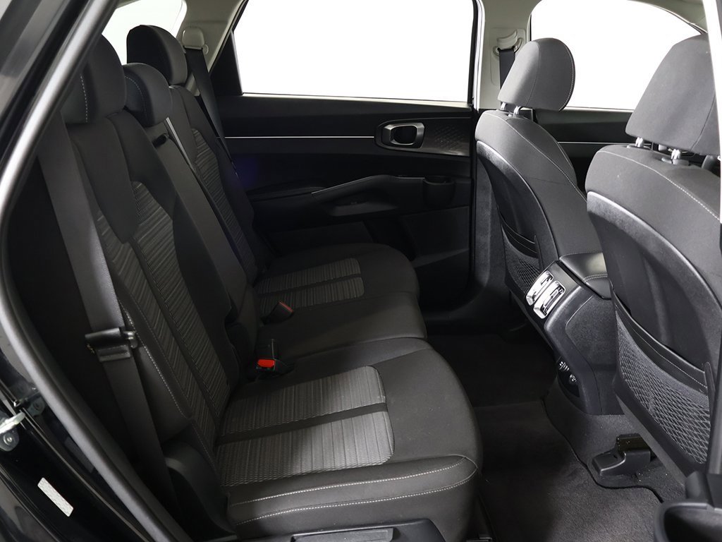 Used 2023 Kia Sorento LX image 33