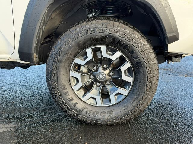 Used 2022 Toyota Tacoma TRD Off-Road w/ TRD Premium Off Road Package image 11
