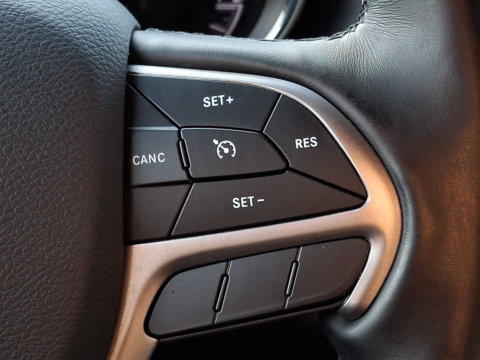 Used 2020 Jeep Grand Cherokee Limited AWD/4WD image 19