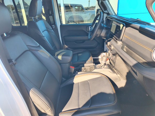 Used 2025 Jeep Wrangler Unlimited Sahara AWD/4WD image 8