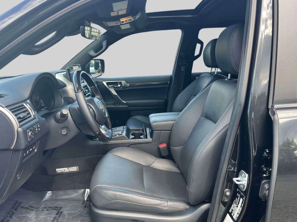 Used 2023 Lexus GX 460 Luxury w/ Sport Design Package image 11
