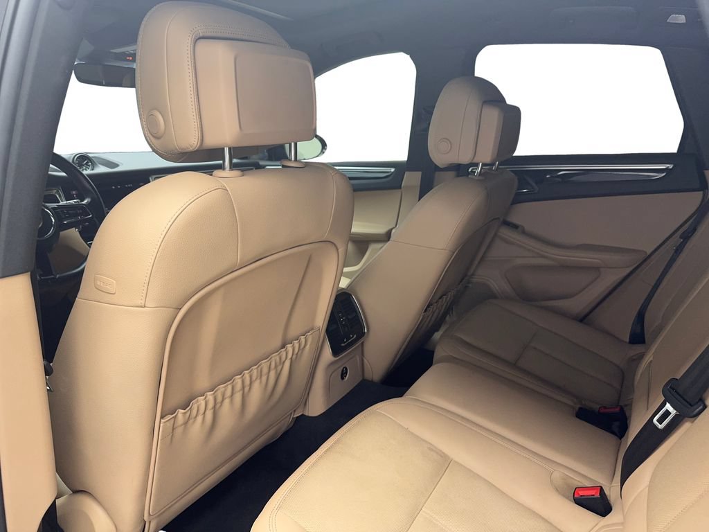 Used 2022 Porsche Macan AWD/4WD image 25