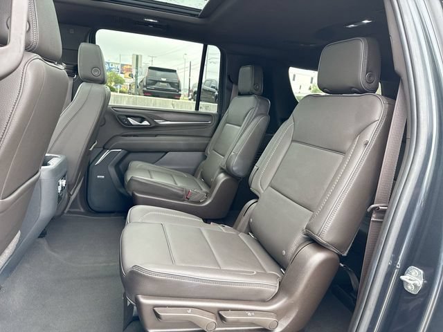 Used 2022 GMC Yukon XL Denali w/ Advanced Technology Package AWD/4WD image 23