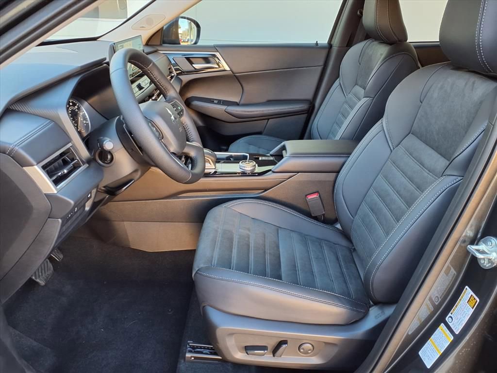 Used 2026 Mitsubishi Outlander SE FWD image 13