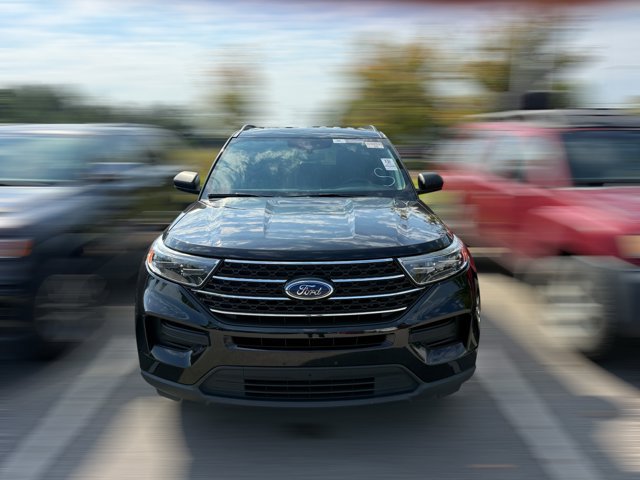 Used 2023 Ford Explorer XLT RWD image 2