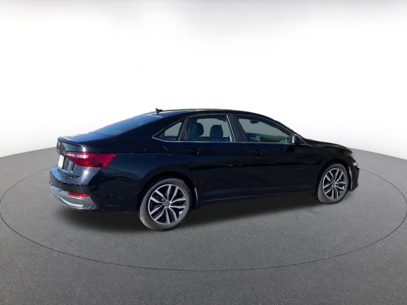 Used 2025 Volkswagen Jetta SE image 15