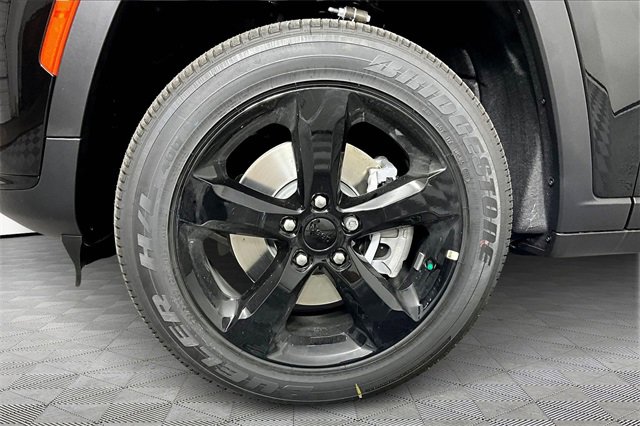 New 2025 Jeep Grand Cherokee L Altitude image 12