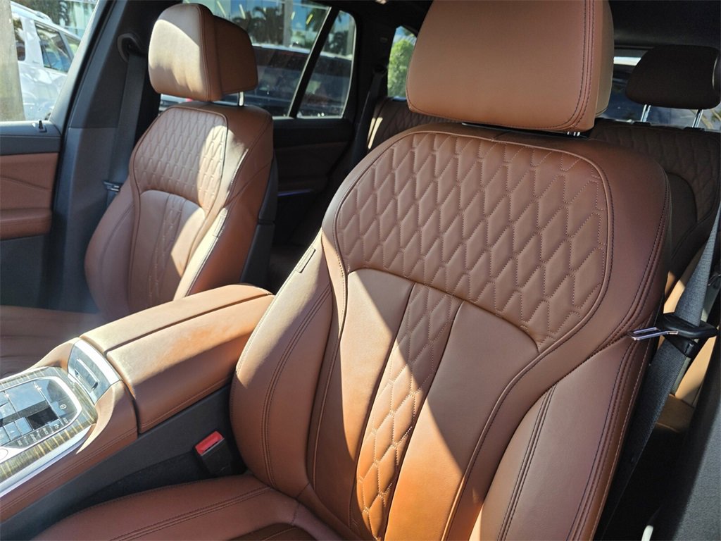 Used 2024 BMW X5 xDrive40i w/ M Sport Package image 9