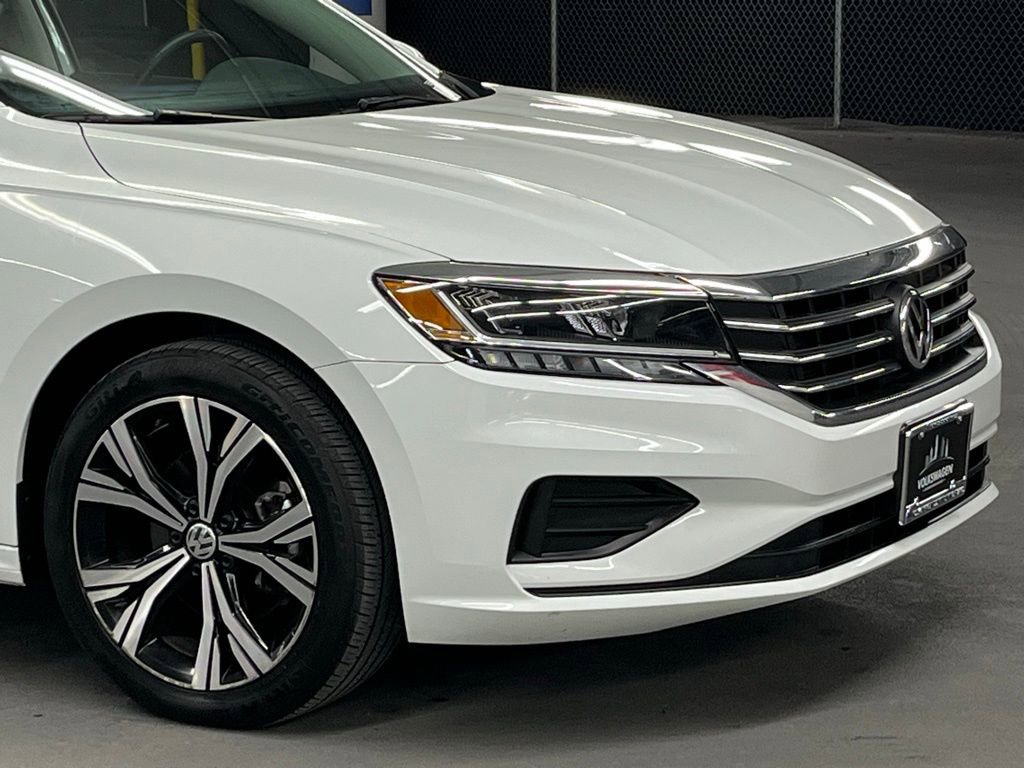 Certified 2022 Volkswagen Passat 2.0T SE FWD image 39