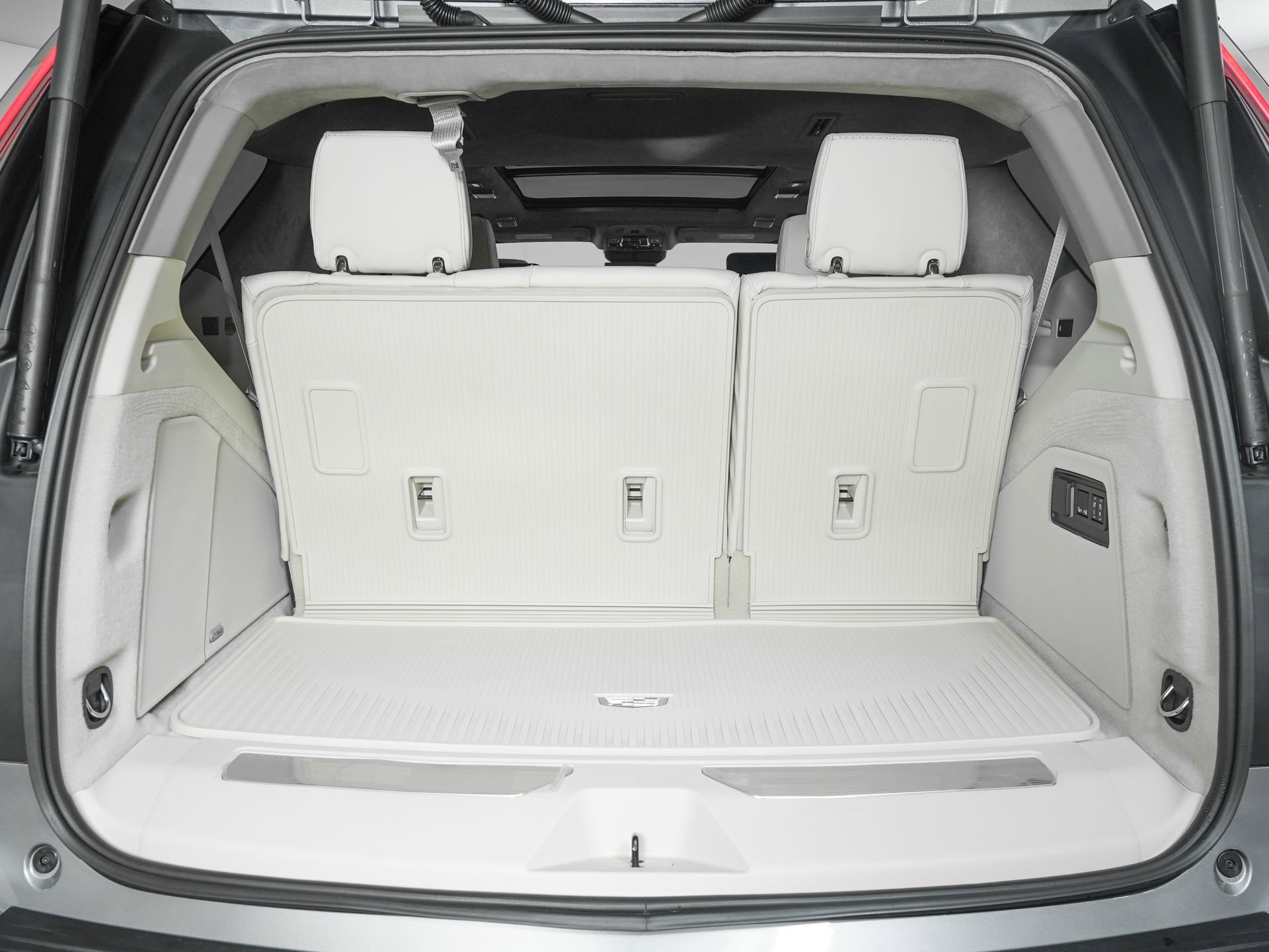 Used 2026 Cadillac Escalade Platinum Sport w/ LPO, Floor Liner Package AWD/4WD image 12