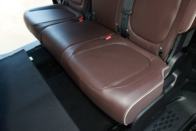 Used 2025 Volkswagen ID. Buzz Pro S RWD image 13