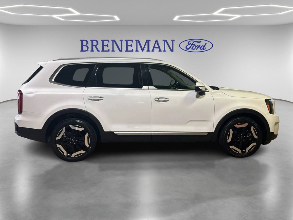 Used 2023 Kia Telluride S w/ S Sunroof Package image 4