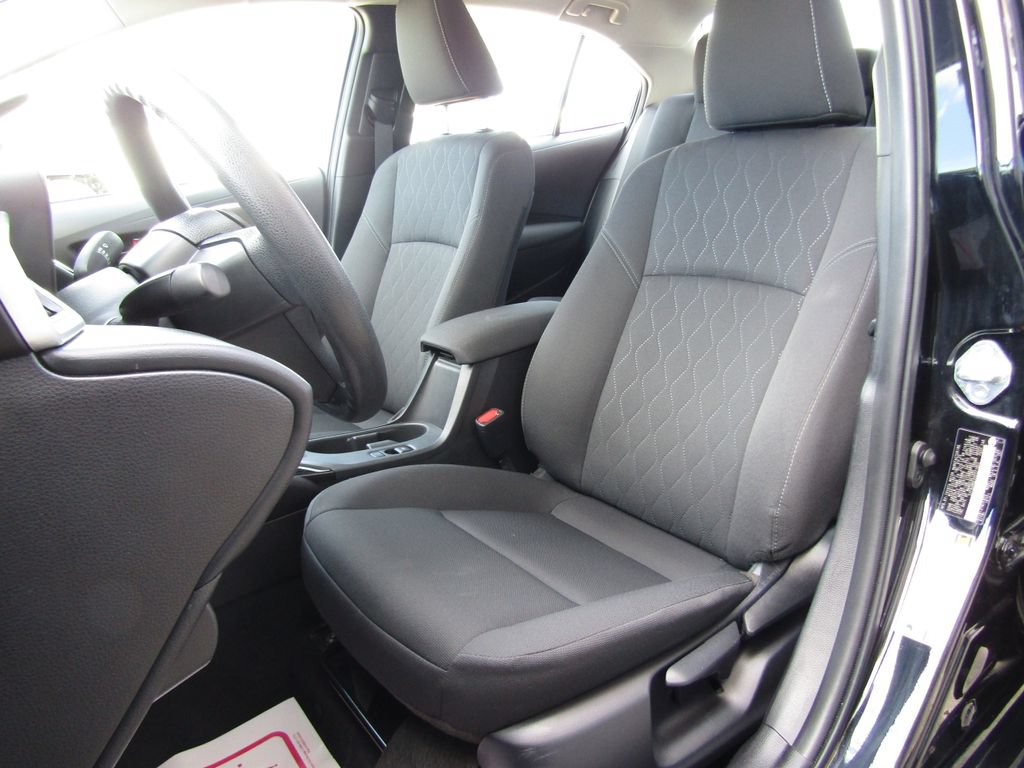 Used 2025 Toyota Corolla LE FWD image 13