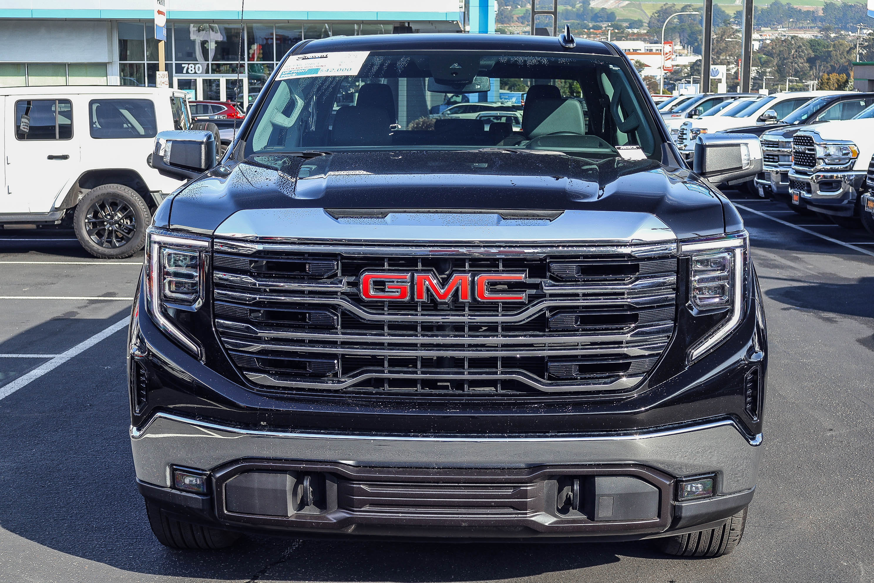 Certified 2025 GMC Sierra 1500 SLT image 19