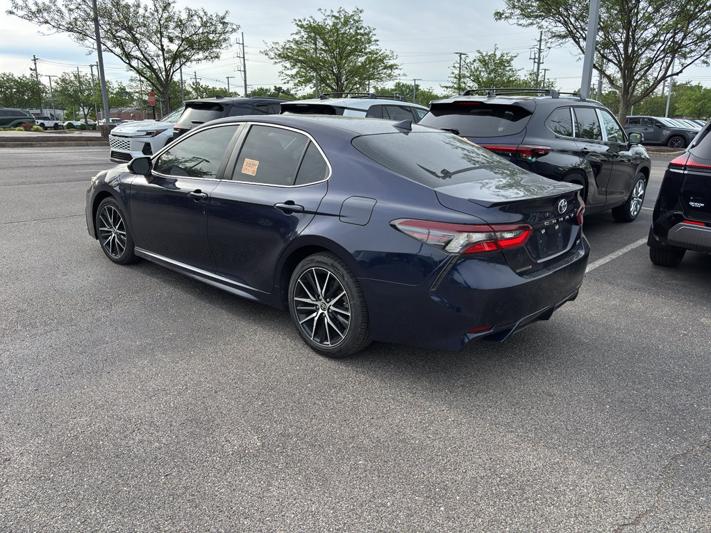 Used 2022 Toyota Camry SE w/ Convenience Package FWD image 10